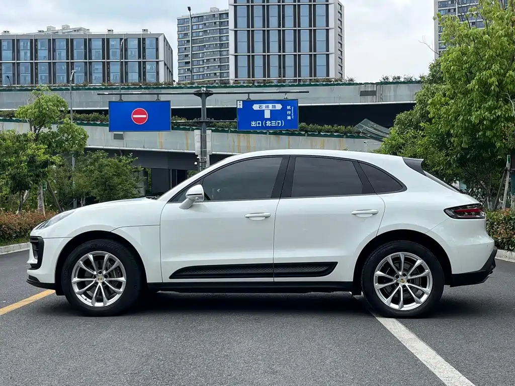 Porsche Macan — миниатюра 4