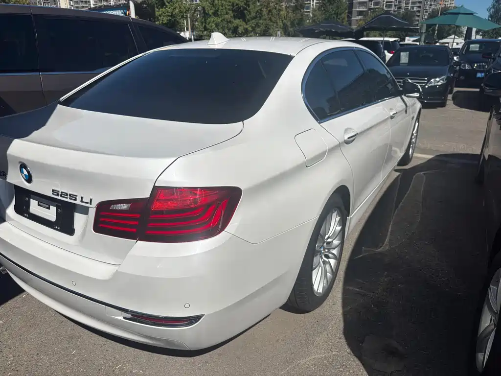 BMW 5 Series — миниатюра 14