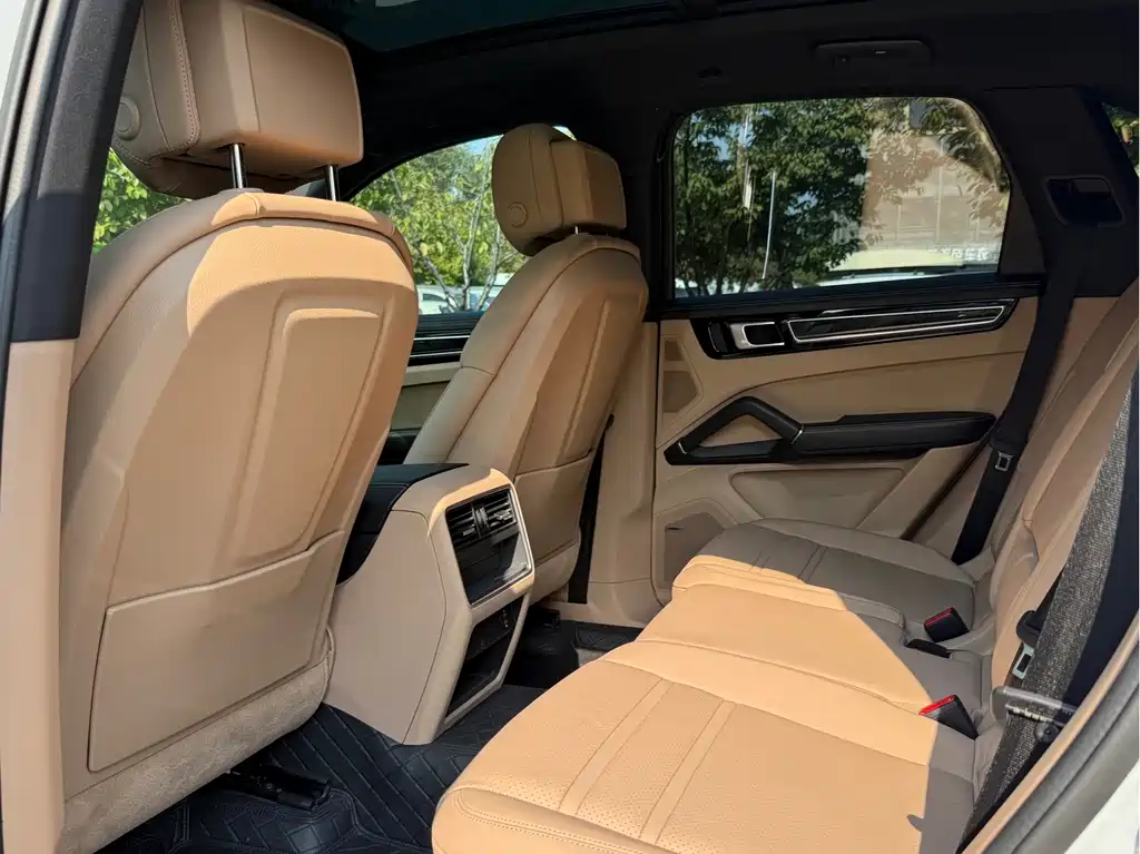 Porsche Cayenne — миниатюра 10