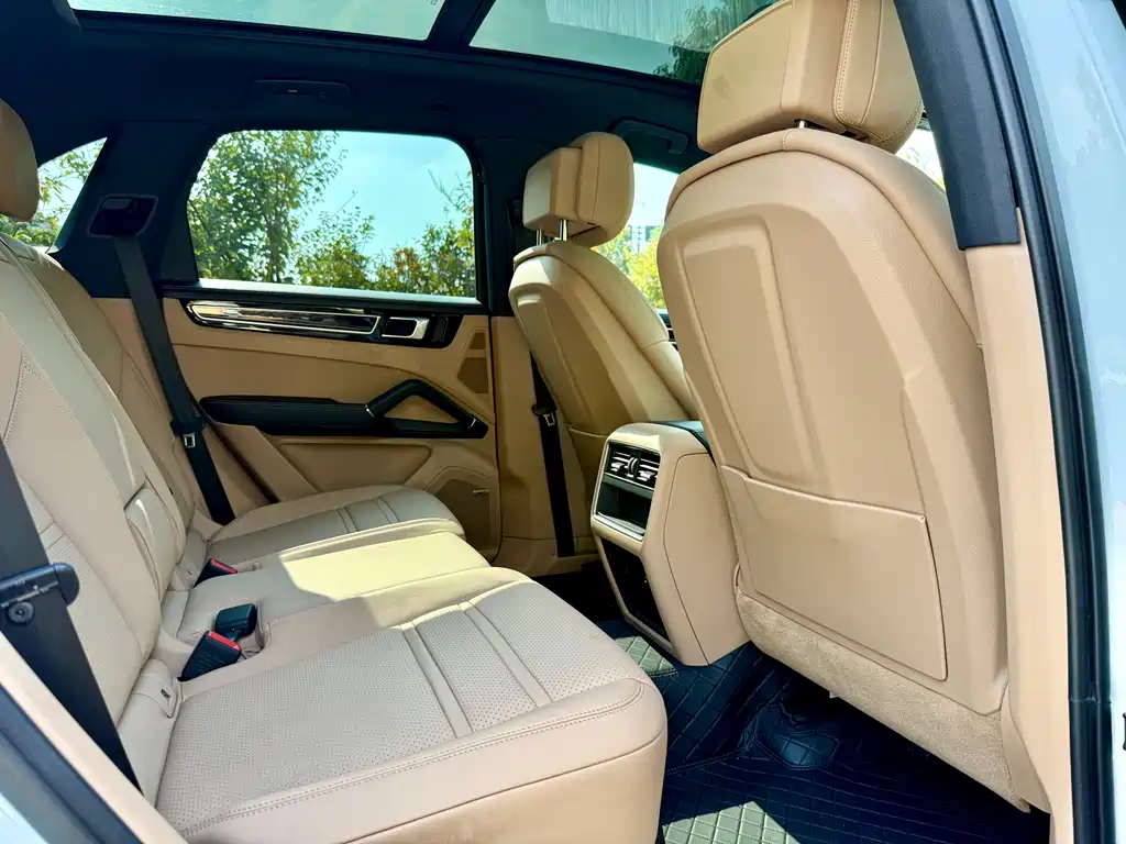 Porsche Cayenne — миниатюра 12