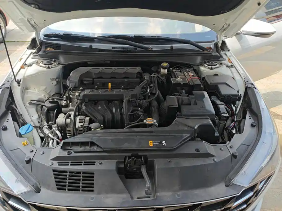 Hyundai Elantra — миниатюра 10