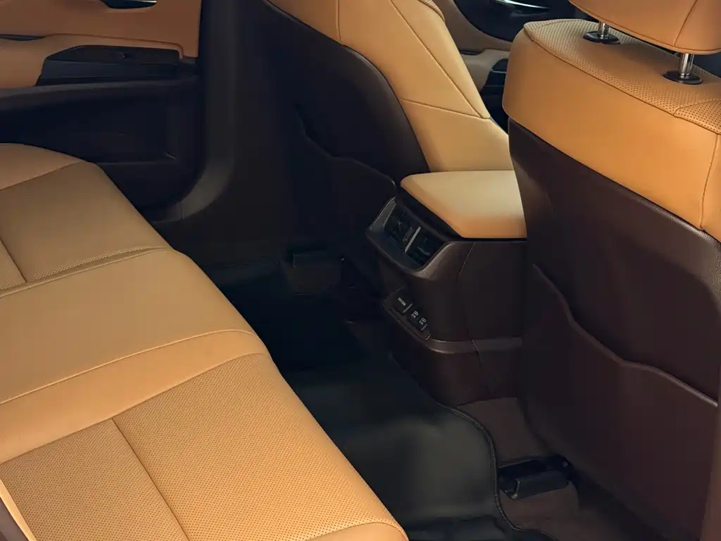 Lexus ES — миниатюра 14