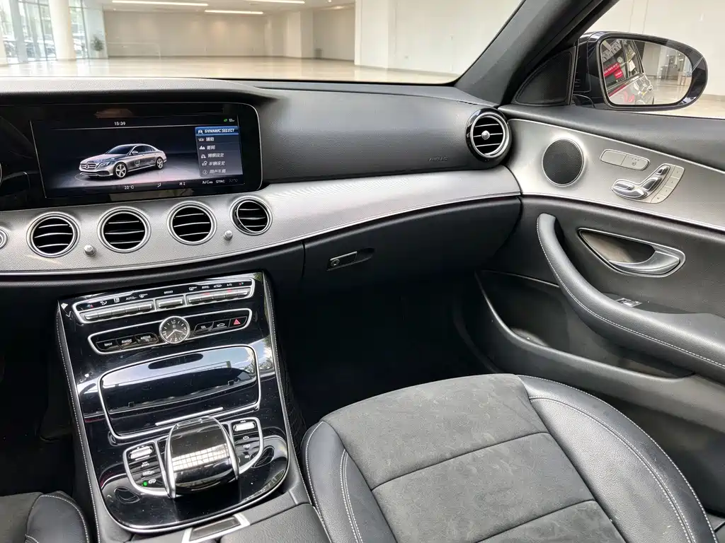 Mercedes-Benz E-Class — миниатюра 15