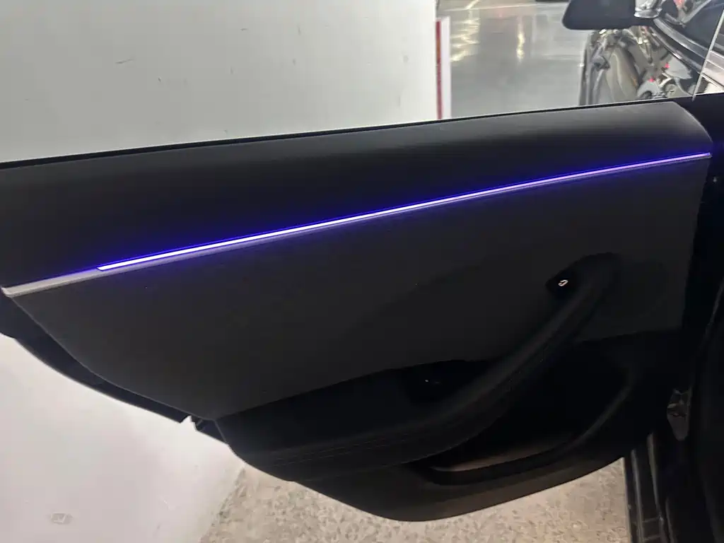 Tesla Model 3 — миниатюра 11