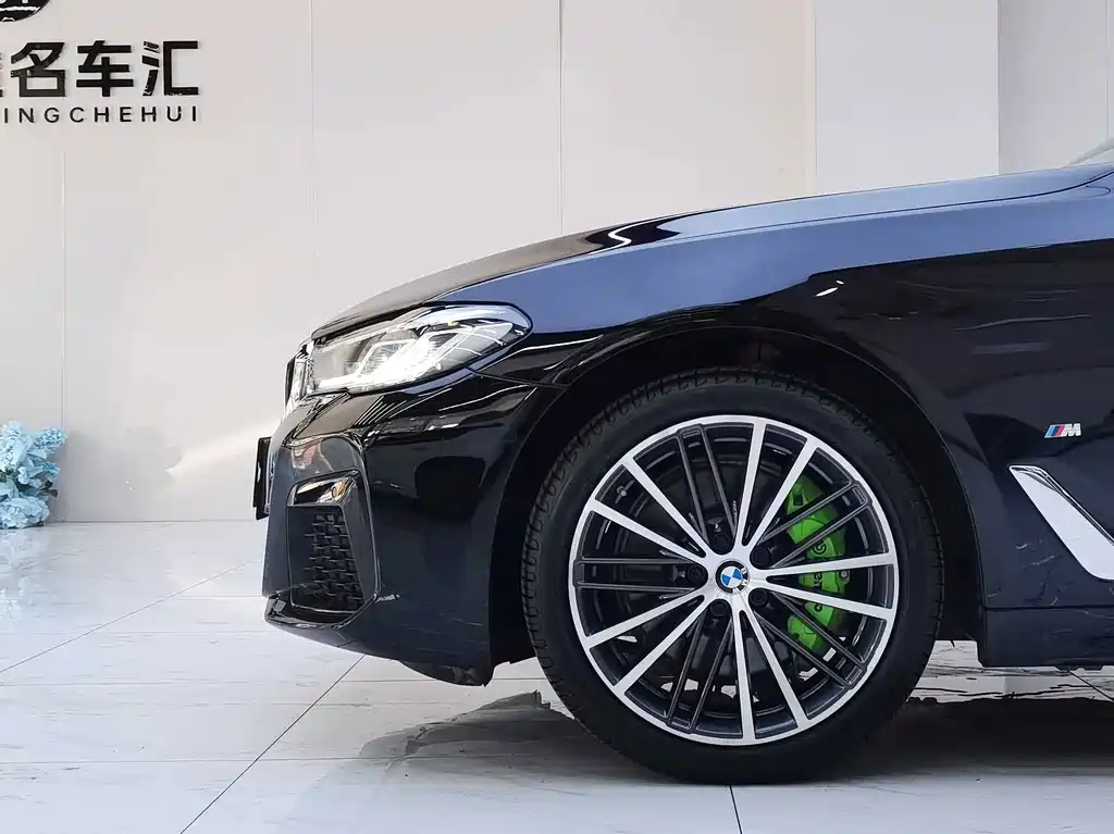 BMW 5 Series — миниатюра 9