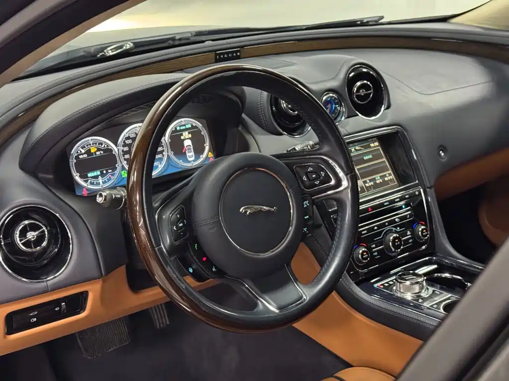 Jaguar XJ — миниатюра 18