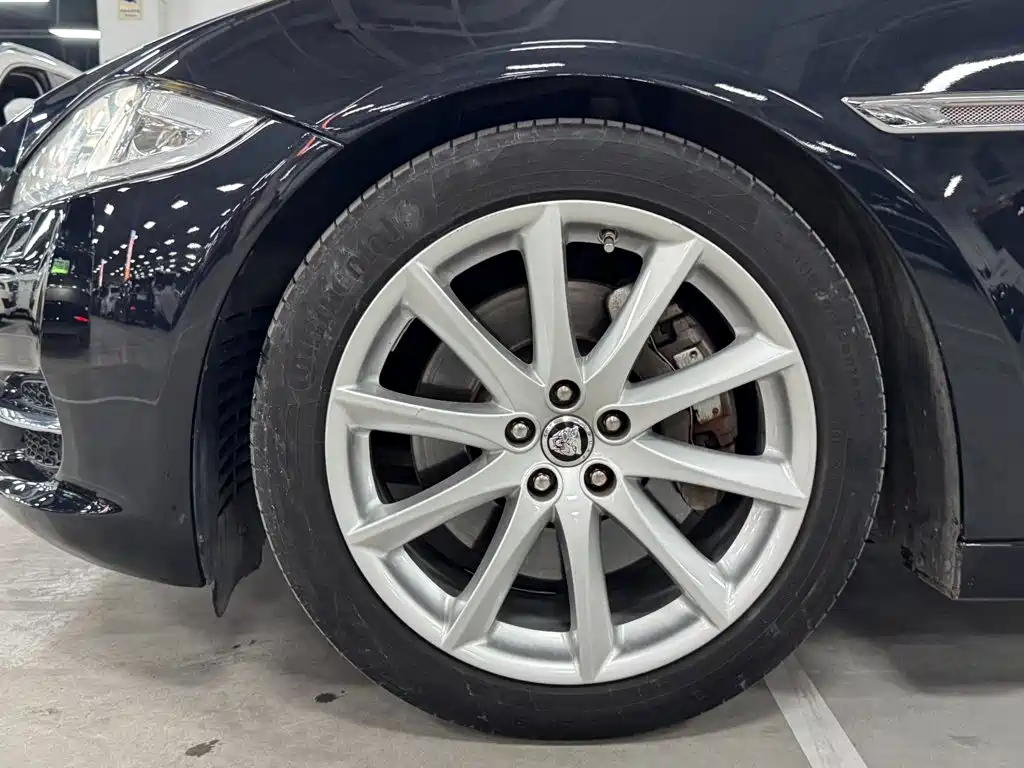 Jaguar XJ — миниатюра 12