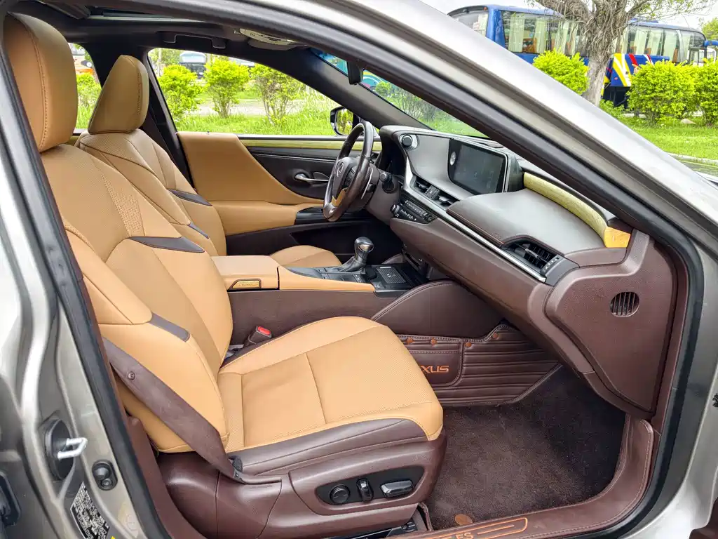 Lexus ES — миниатюра 16