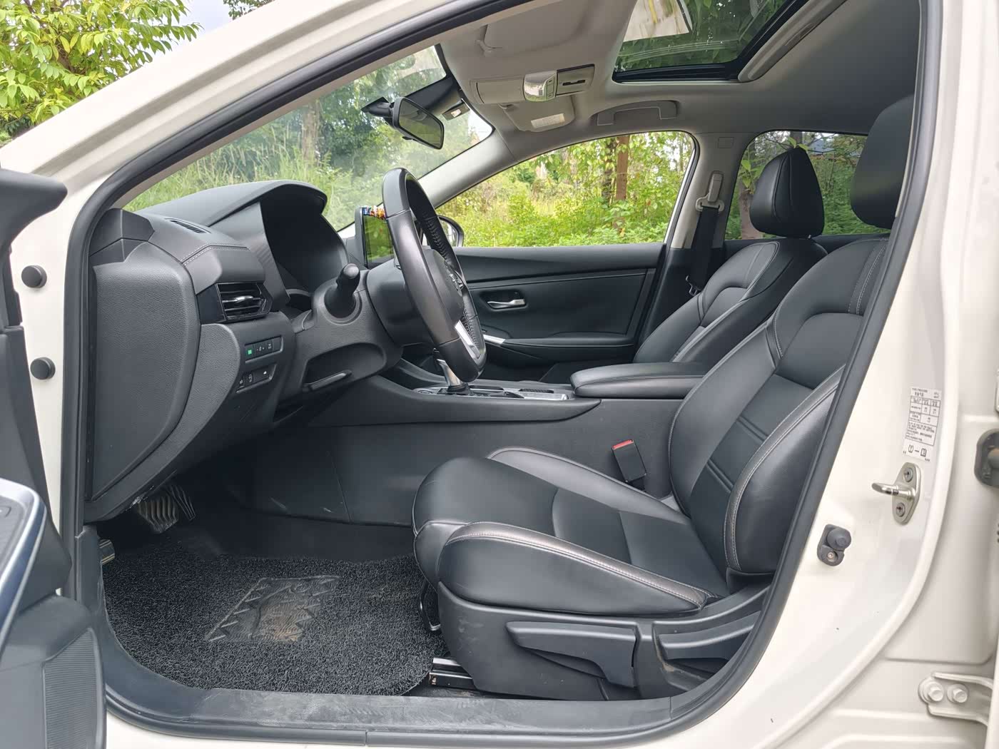 Nissan Sylphy 1.6 л 2021 г. Белый, пробег 50000 км
