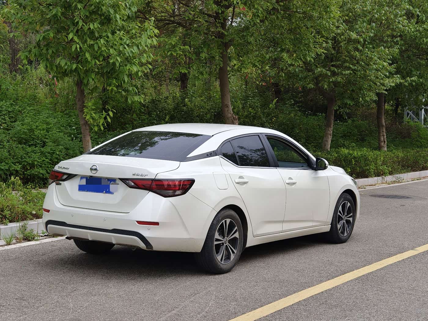 Nissan Sylphy 1.6 л 2021 г. Белый, пробег 50000 км