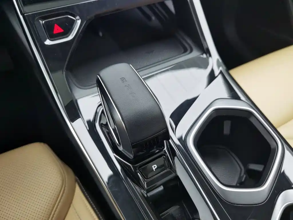 Geely Boyue L — миниатюра 13