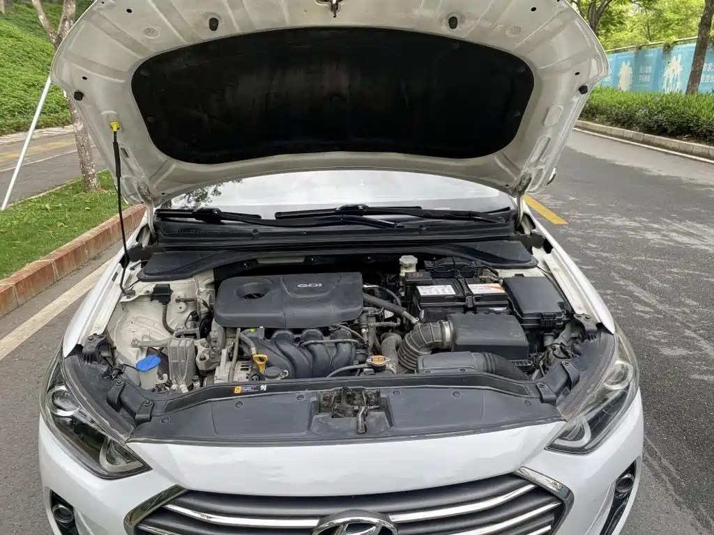 Hyundai Elantra — миниатюра 6