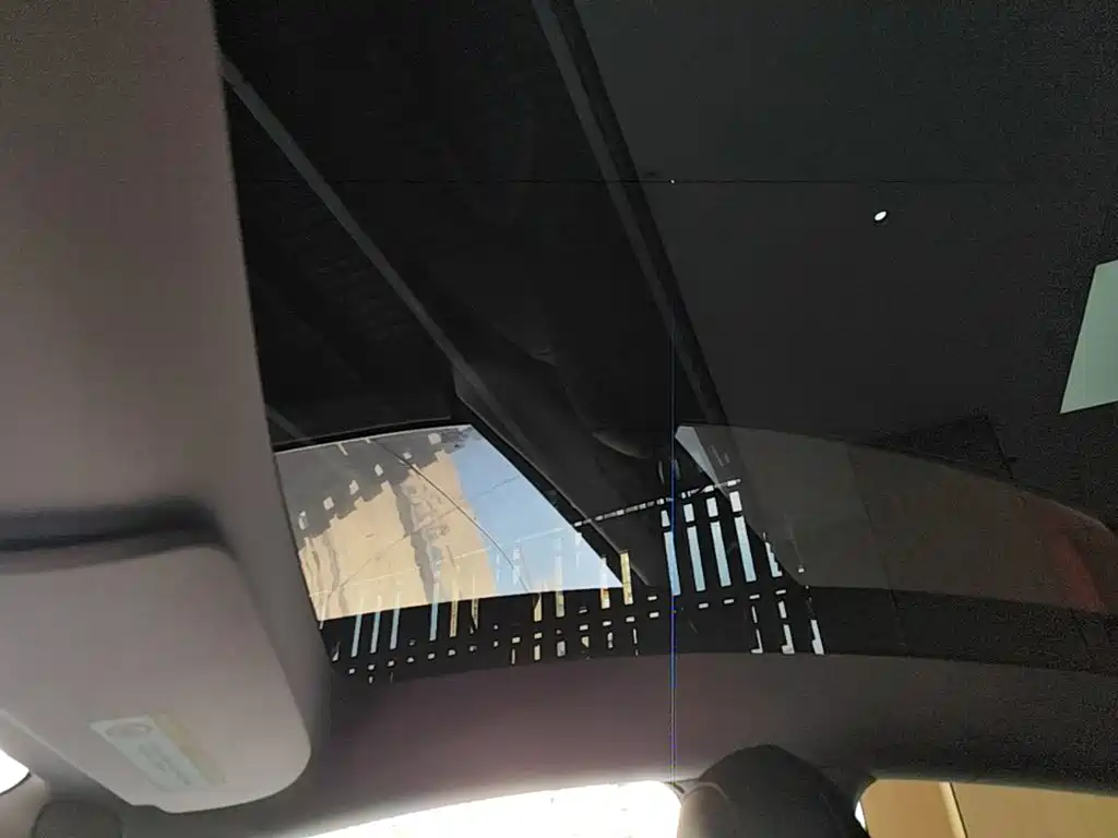 Tesla Model Y — миниатюра 18