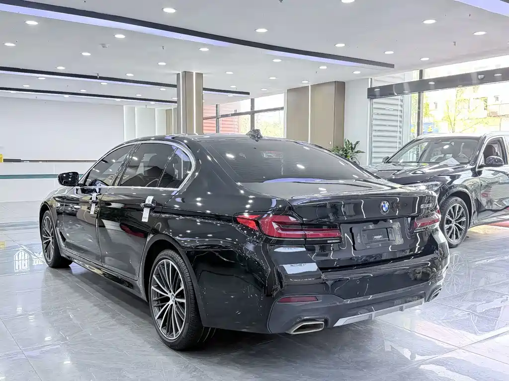 BMW 5 Series — миниатюра 9