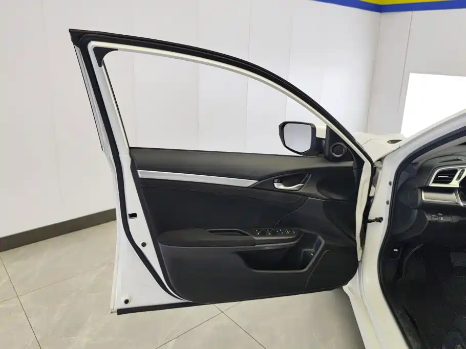 Honda Civic — миниатюра 7