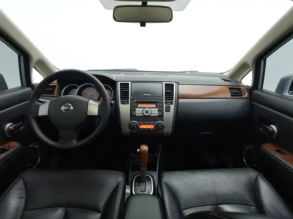 Nissan Tiida — миниатюра 5