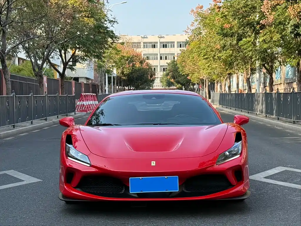 FERRARI F8
