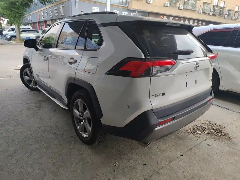 Toyota RAV4 — миниатюра 4