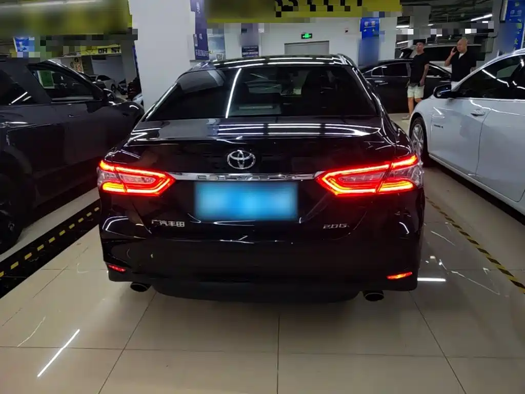 Toyota Camry — миниатюра 6
