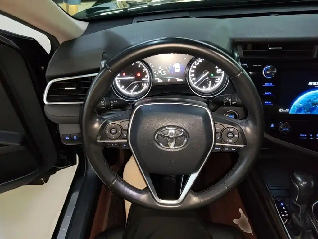 Toyota Camry — миниатюра 11