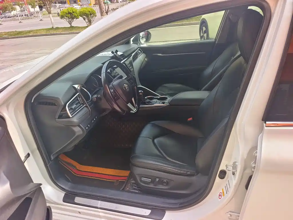 Toyota Camry — миниатюра 9