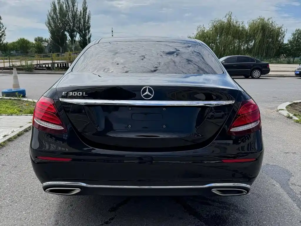 Mercedes-Benz E-Class — миниатюра 12