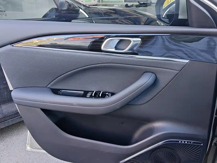Geely Emgrand — миниатюра 7