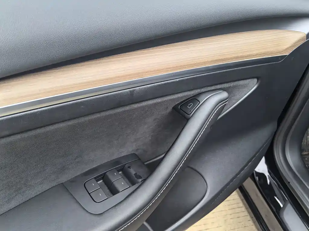 Tesla Model 3 — миниатюра 26