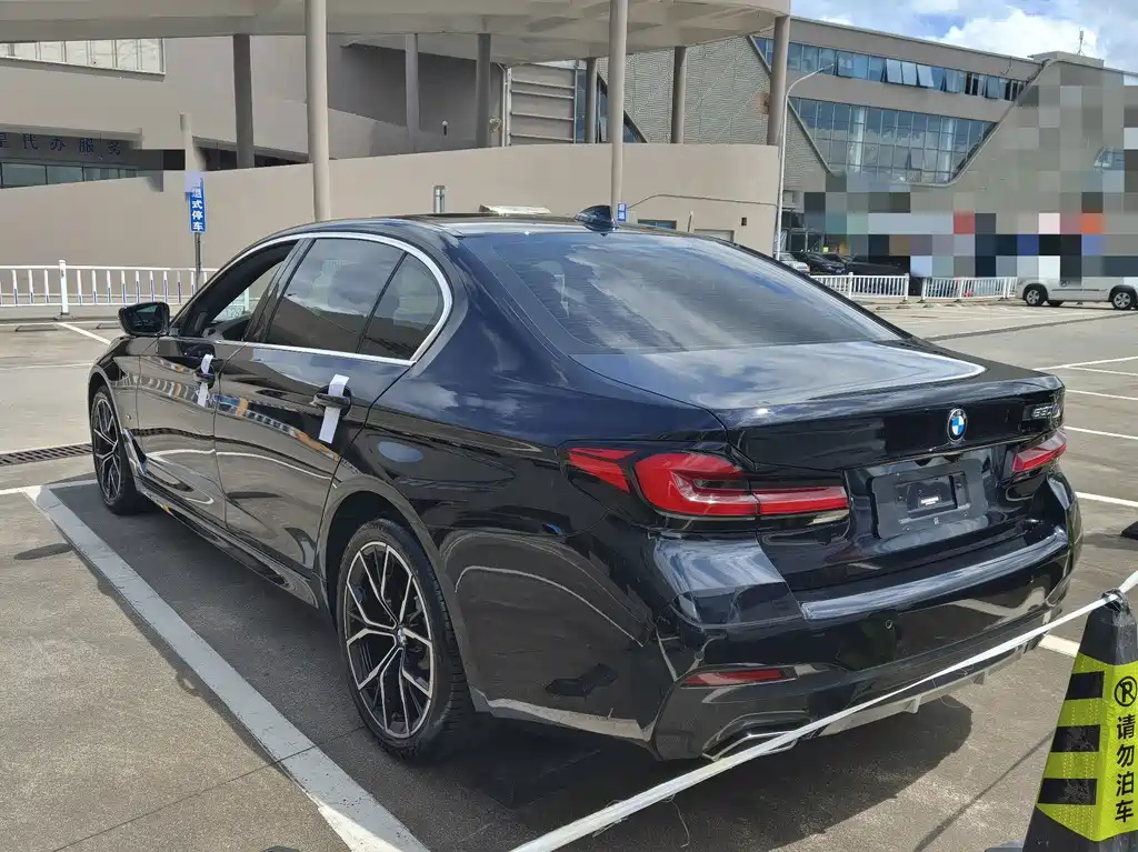 BMW 5 Series — миниатюра 17
