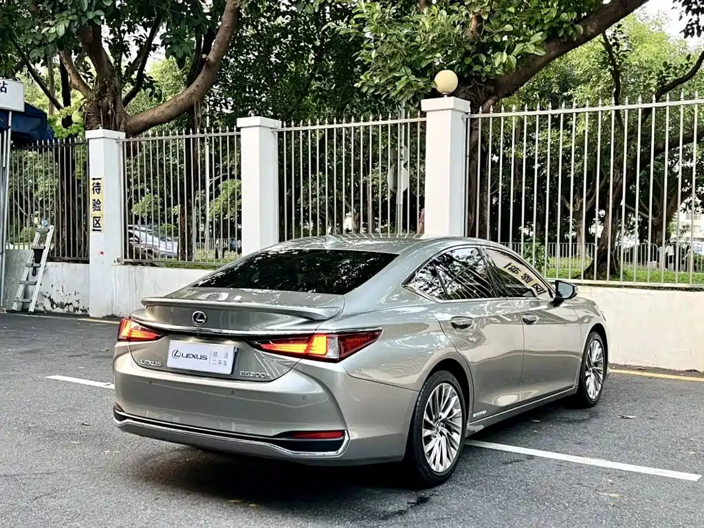 Lexus ES — миниатюра 9