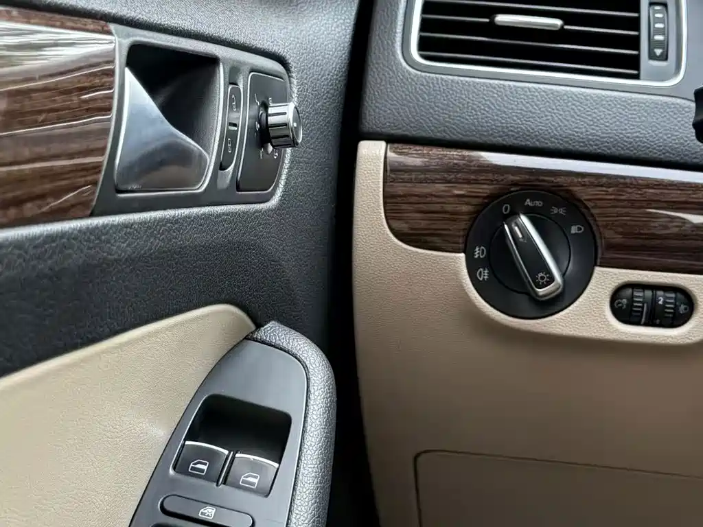 Volkswagen Sagitar — миниатюра 6
