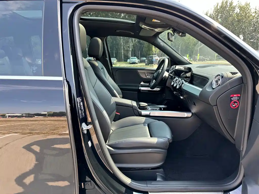 Mercedes-Benz GLB — миниатюра 16
