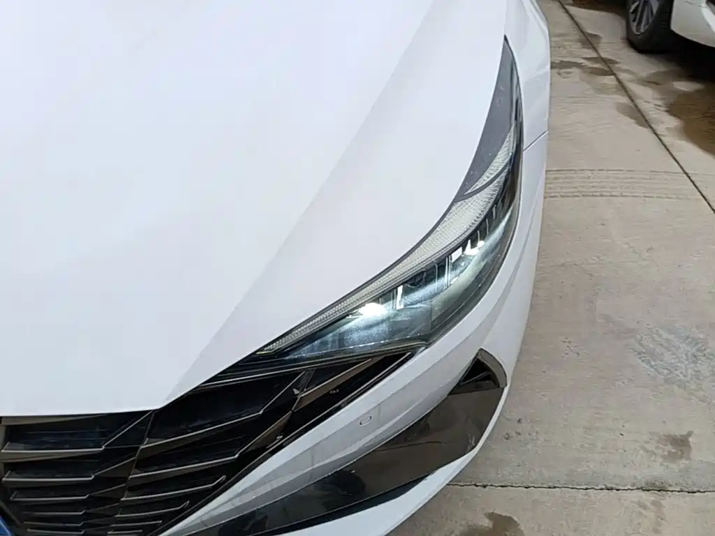 Hyundai Elantra — миниатюра 24
