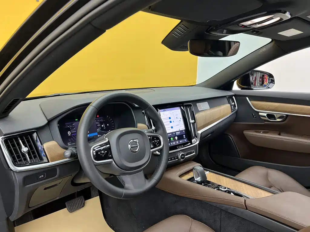 Volvo S90 2024 B5 Luxury
