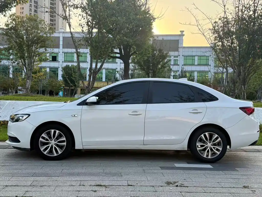 Buick Excelle — миниатюра 3