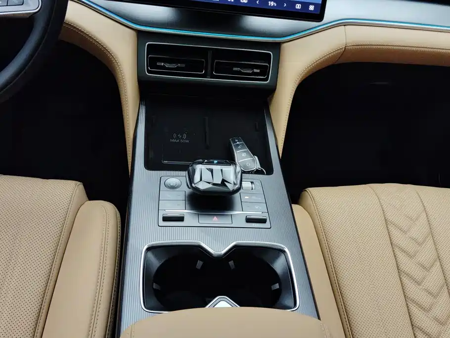 BYD L DM-i — миниатюра 16