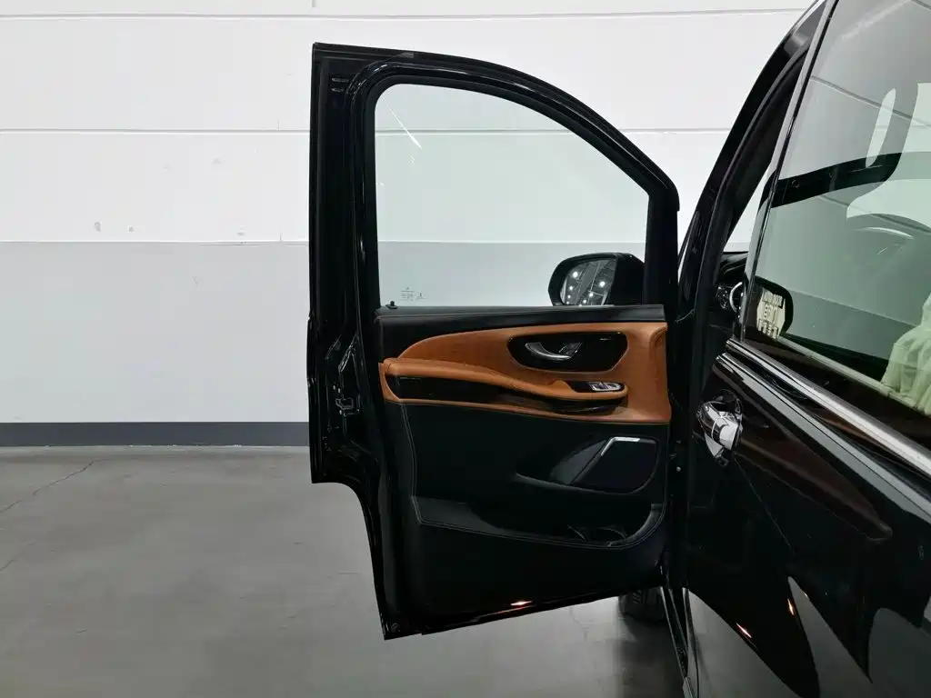 Mercedes-Benz V-Class — миниатюра 16