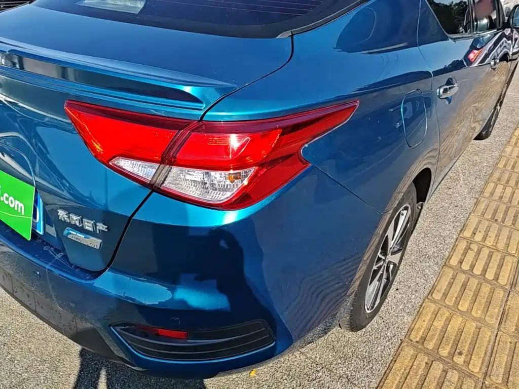 Nissan Bluebird — миниатюра 8