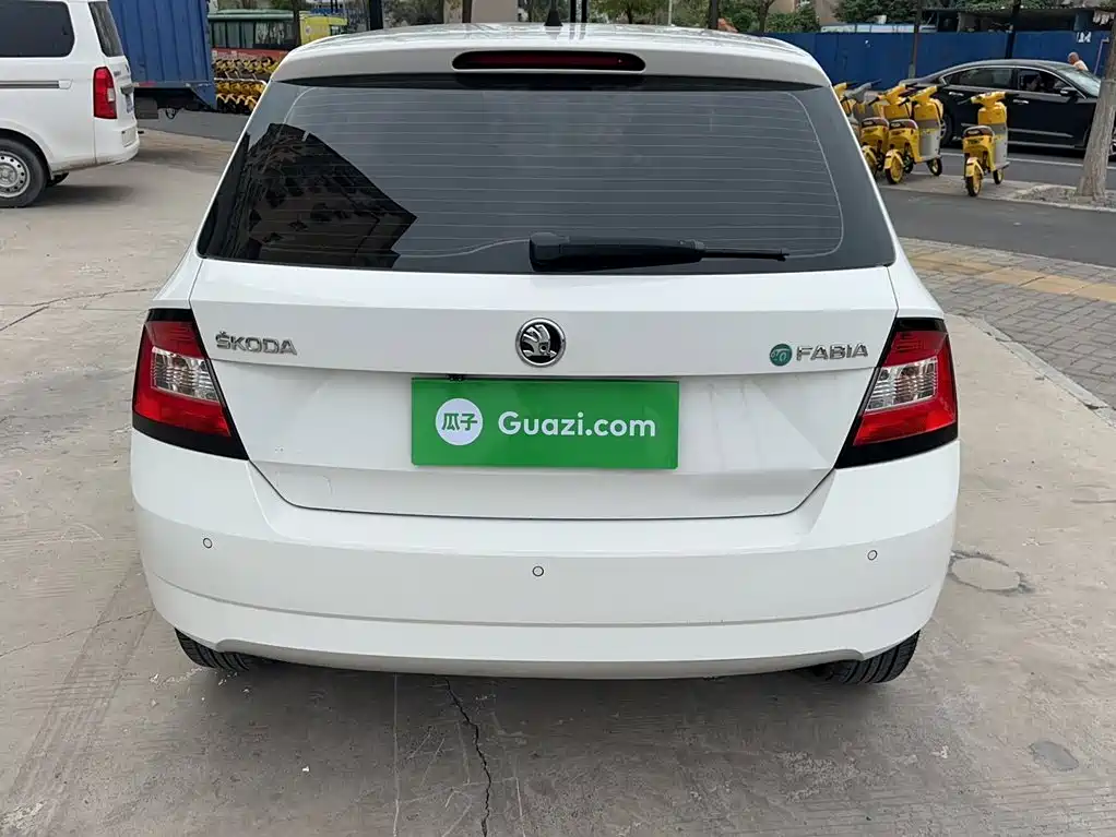 Skoda Fabia — миниатюра 8
