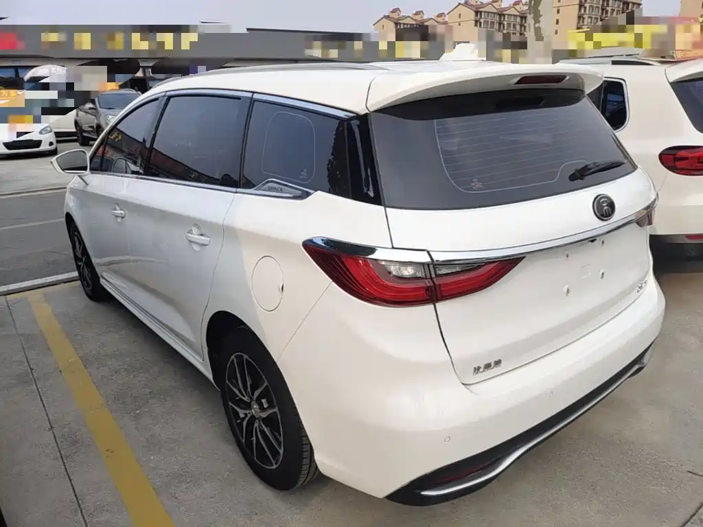 BYD MAX — миниатюра 5