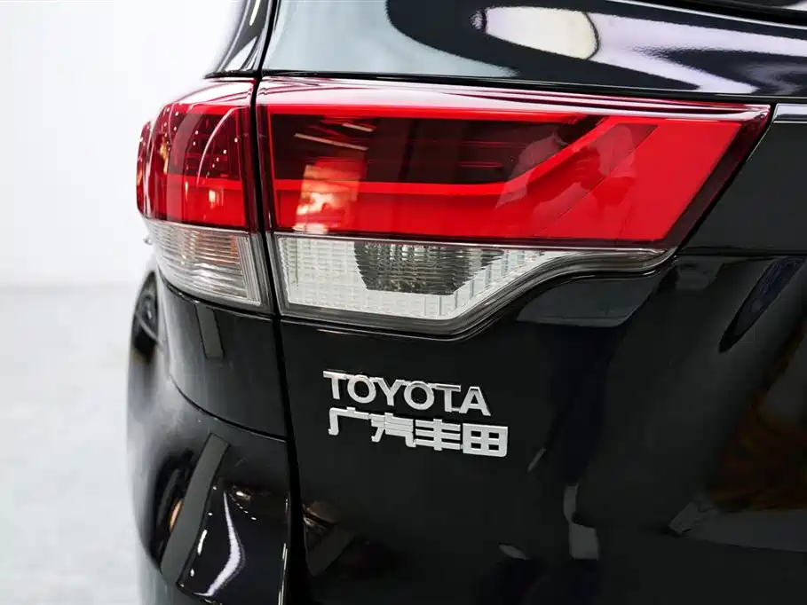 TOYOTA HIGHLANDER