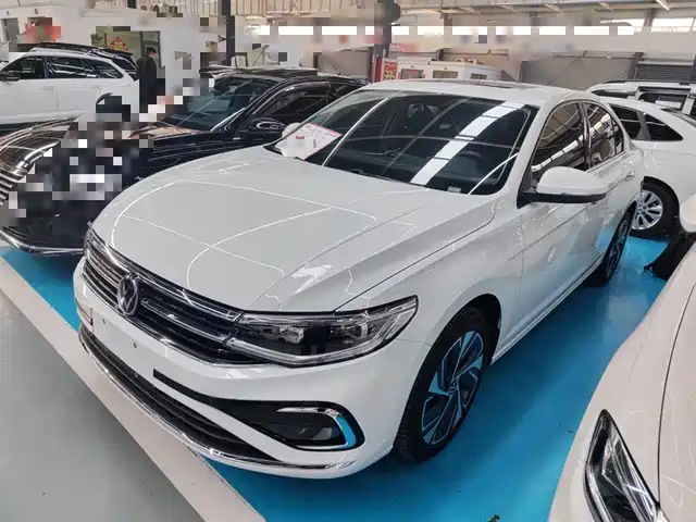 VOLKSWAGEN BORA 2024