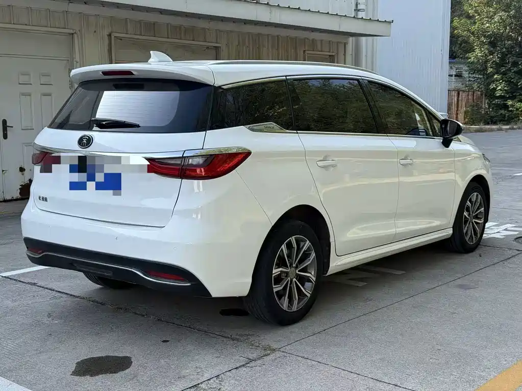 BYD MAX — миниатюра 8
