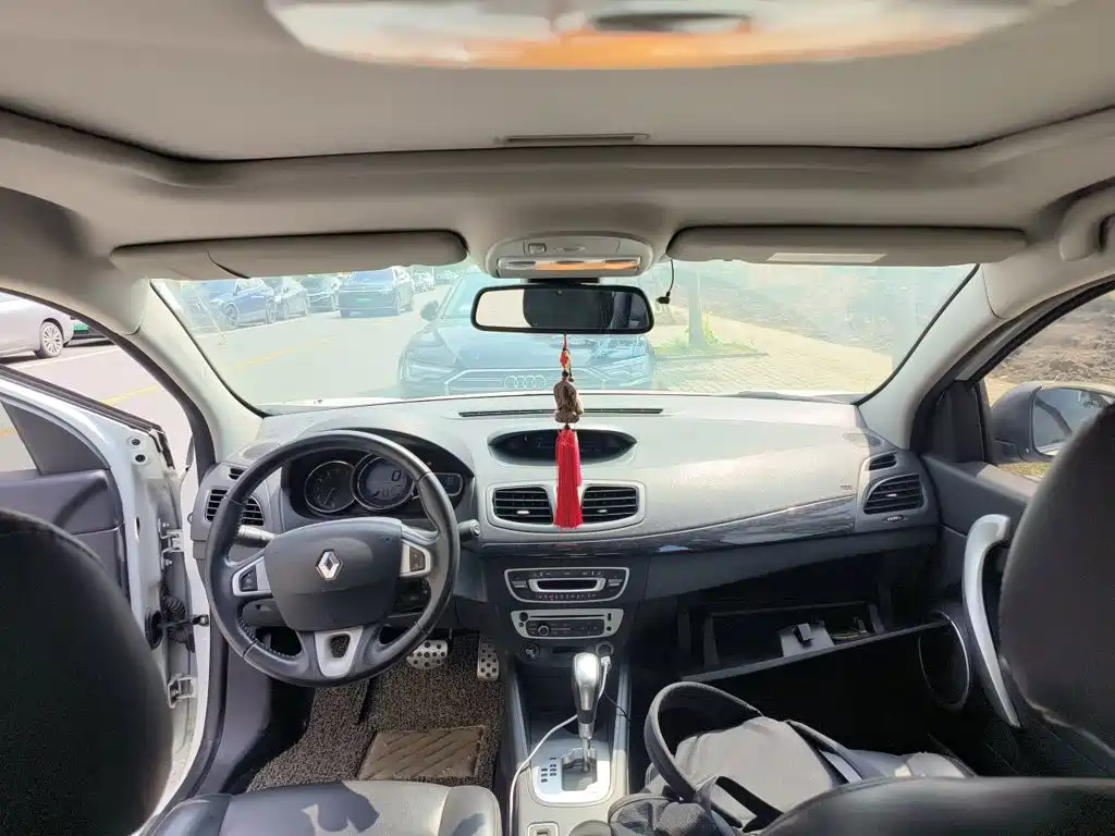 Renault Fluence — миниатюра 15