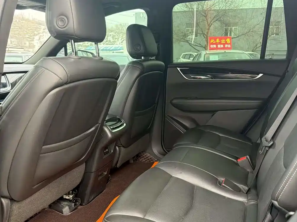 CADILLAC XT6