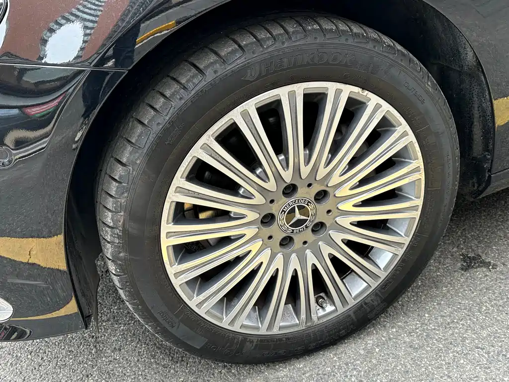 Mercedes-Benz E-Class — миниатюра 16