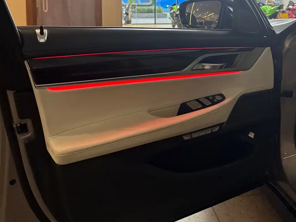 BMW 7 Series — миниатюра 4