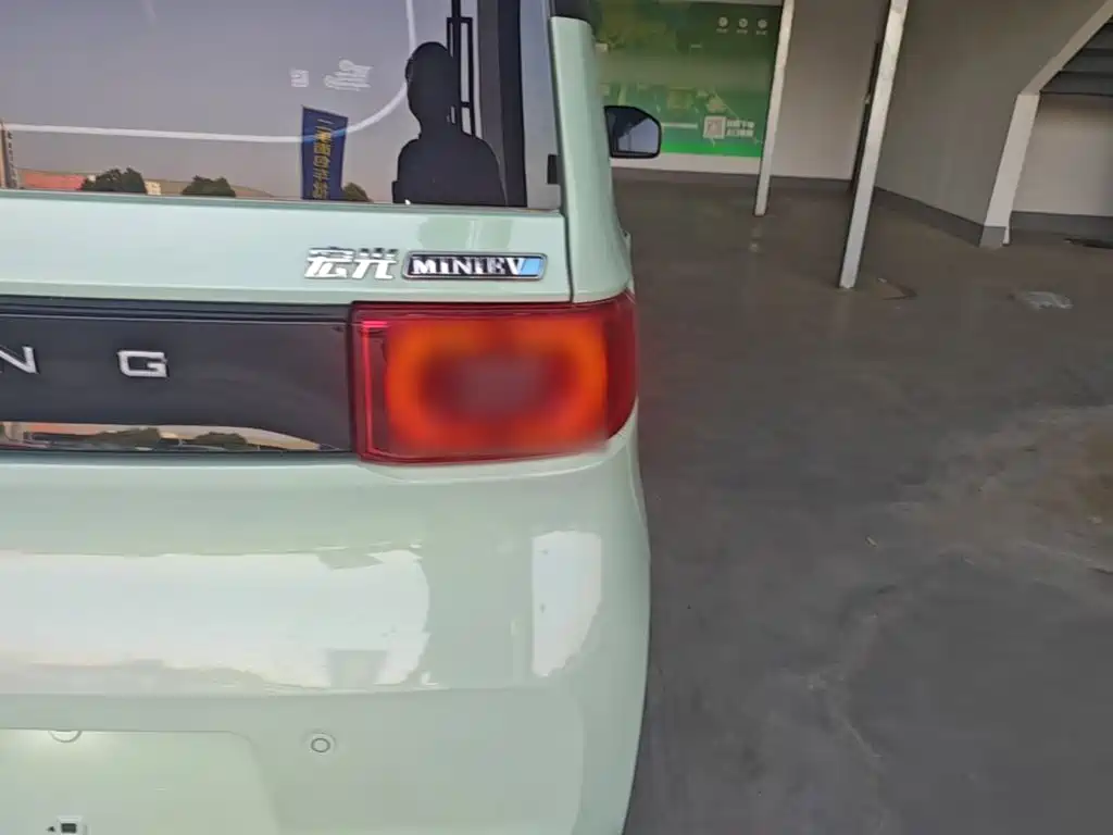Wuling MINIEV — миниатюра 8