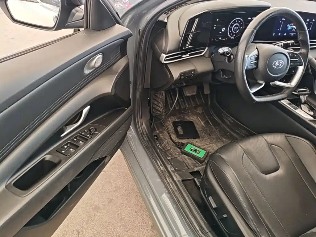Hyundai Elantra — миниатюра 16