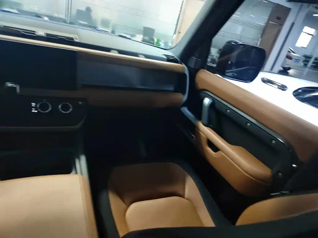Land Rover Defender — миниатюра 12